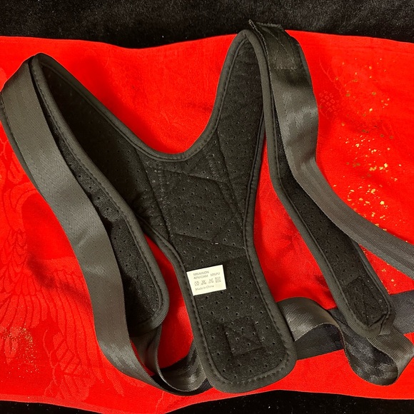 (#13)Posture Corrector for Men and Women - (Fits Chest Size 35" - 41") - Picture 2 of 5